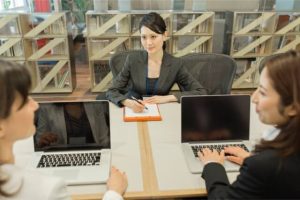 お茶の置き方のマナーを覚えよう