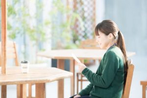 椅子の座り方マナーで印象アップ