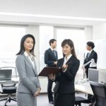 相手に敬意を払う、立ち振る舞いのマナー