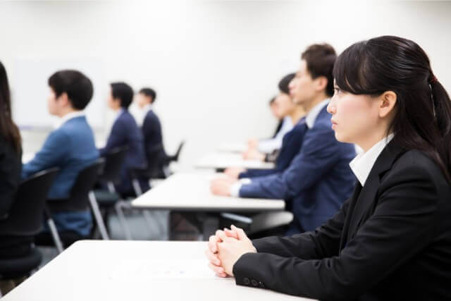 社員