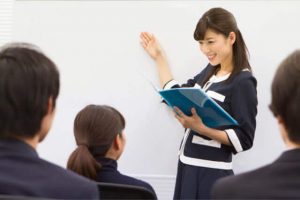 転職での初出勤で浮かない服装とは・手土産の選び方・渡し方